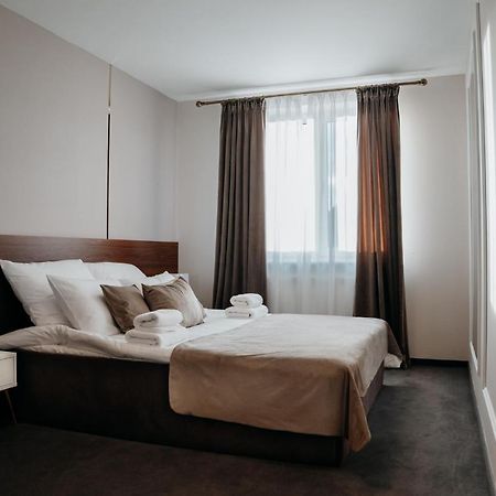 Hotel Resident Nowa Sarzyna Exteriör bild