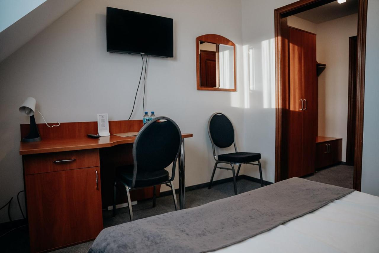 Hotel Resident Nowa Sarzyna Exteriör bild